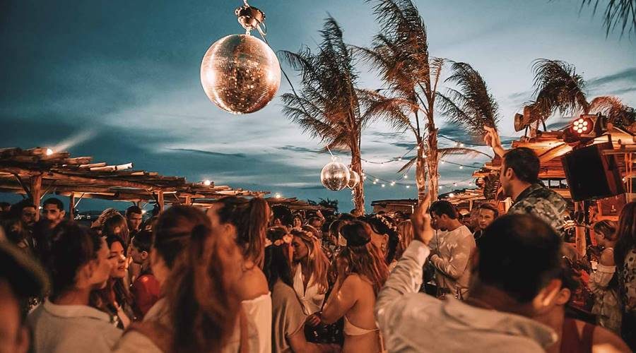 Classici della Movida: Mykonos, l’Isola del Divertimento Sfrenato e del Glamour — foto 1