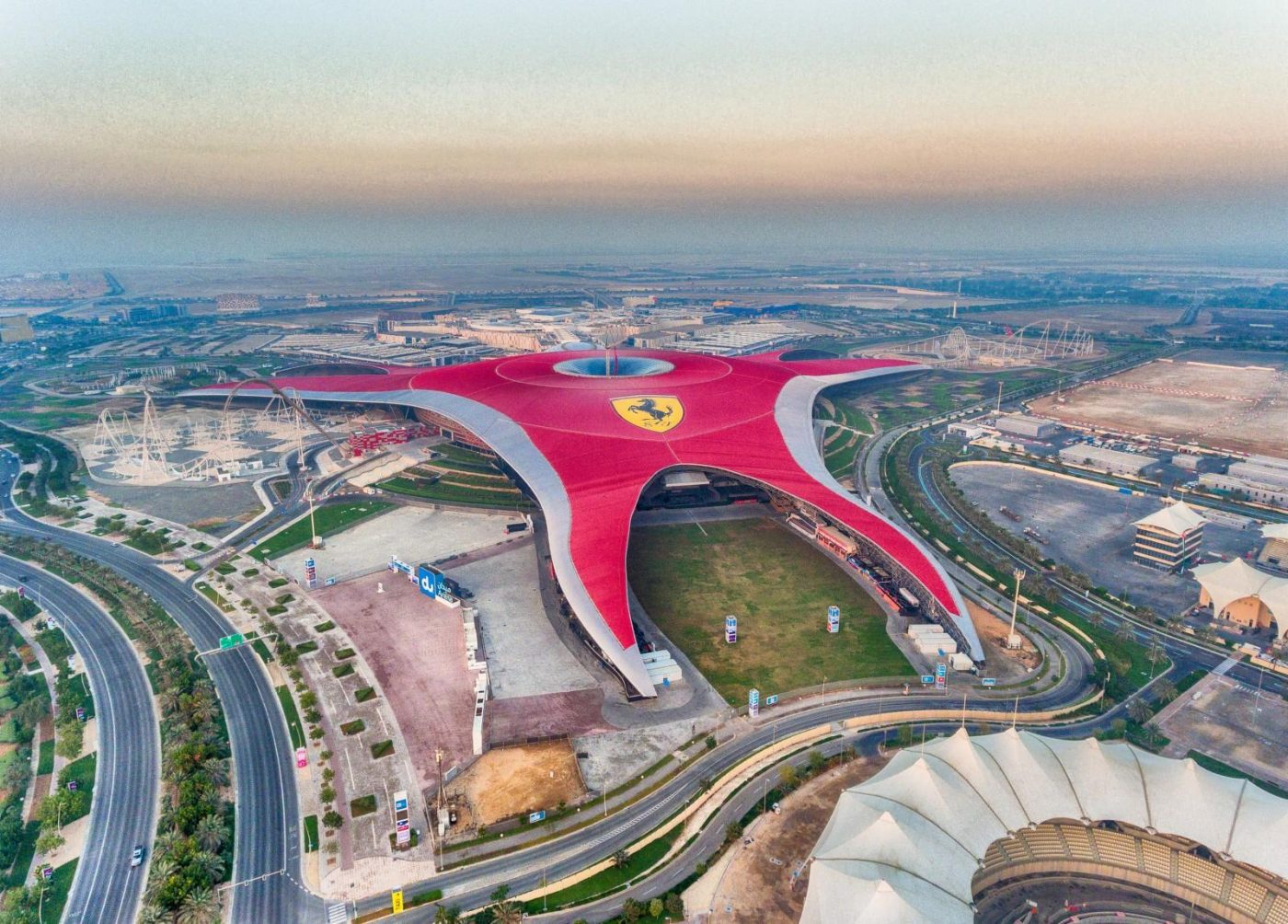 Ferrari World Abu Dhabi: adrenalina e divertimento nel cuore degli Emirati — foto 1